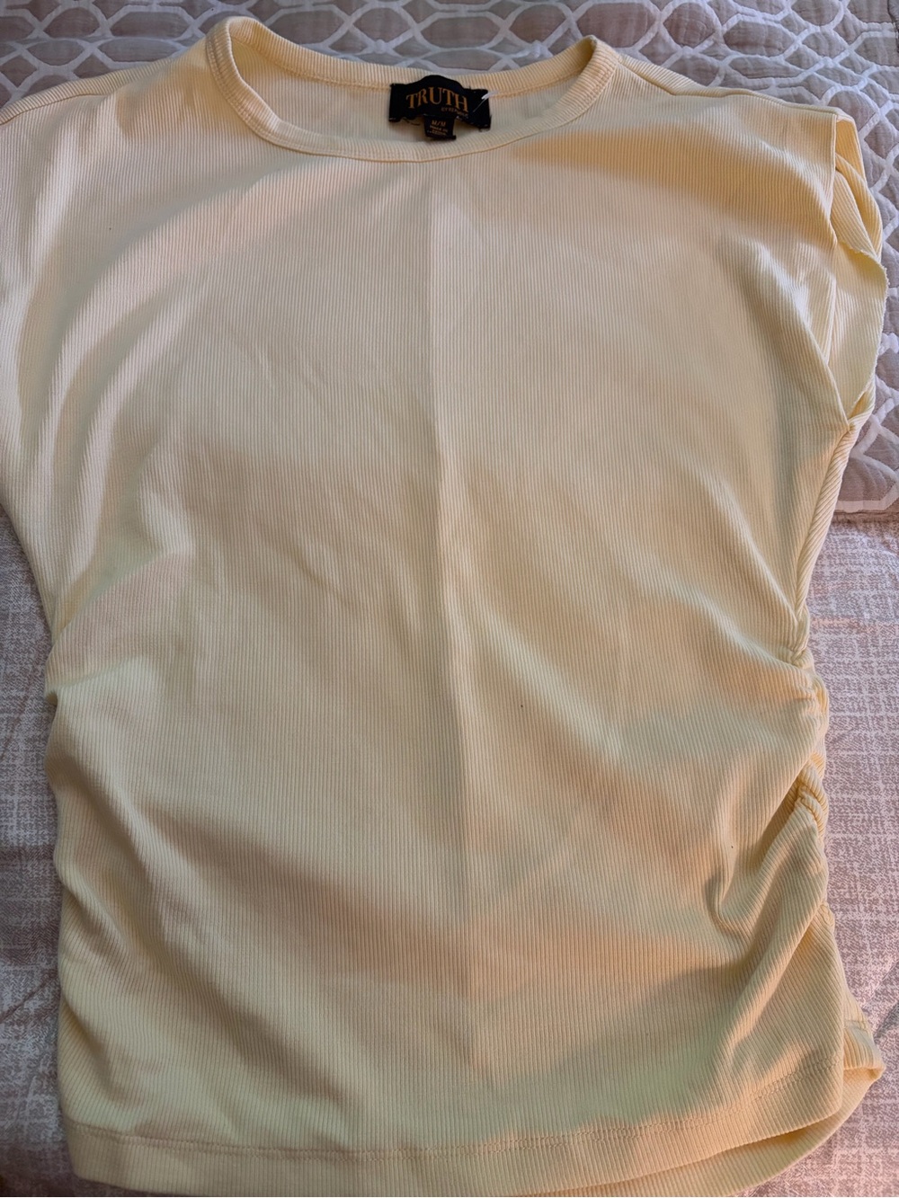 Women's Ribbed Short Sleeve Top in Pale Yellow